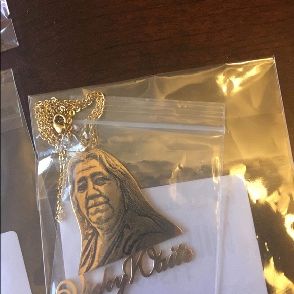 Selling custom necklaces - Picture 7 of 9